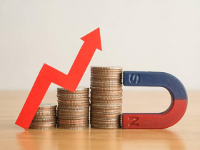 晚2周買多花12萬捶心肝！0056、00878、00919月領1萬成本暴增...他從台股1萬8看到3萬7，現在進場划得來？